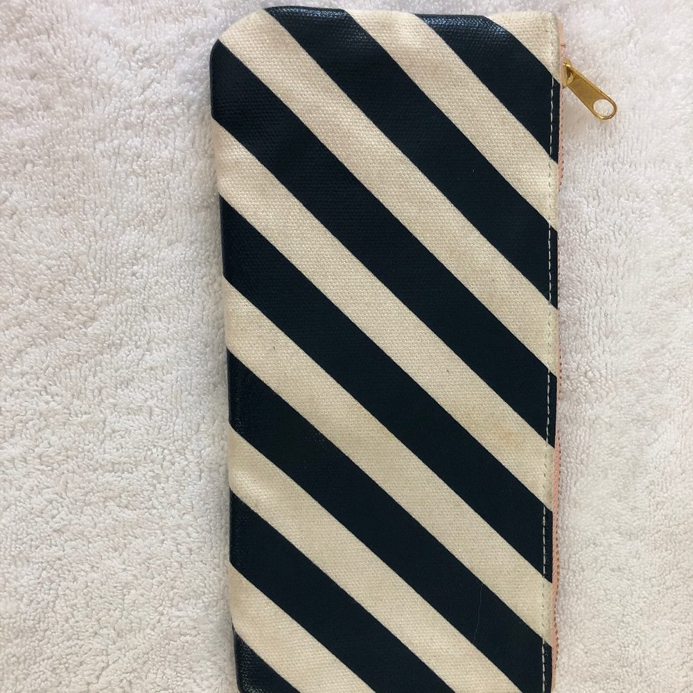 A Small Pouch